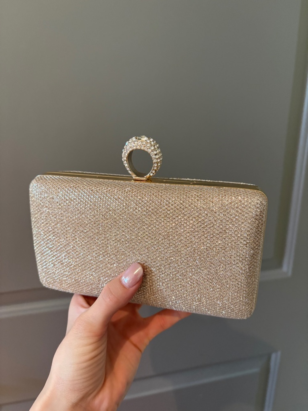 Elegant Gold Rhinestone Ring Clutch